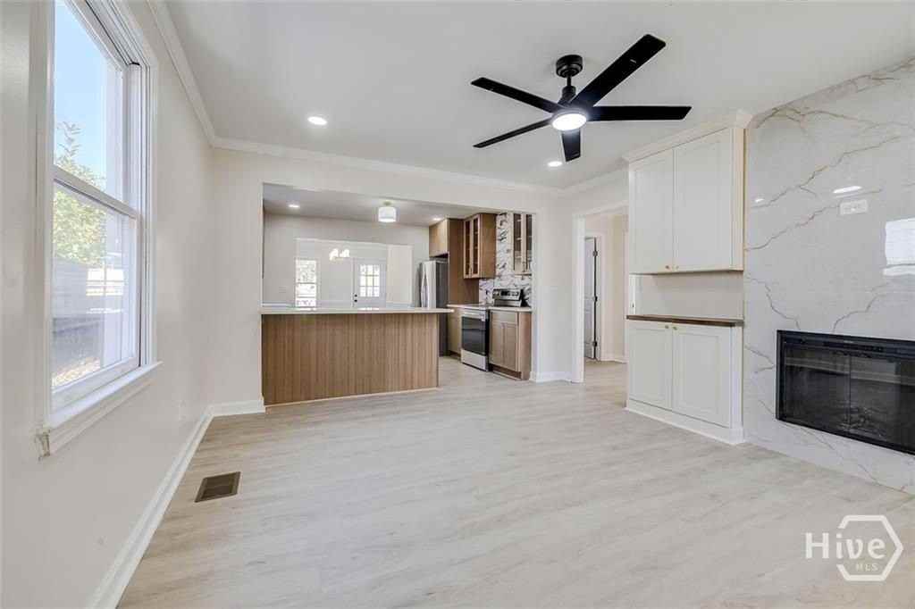 2110 E 56th St - Photo 3 of 31