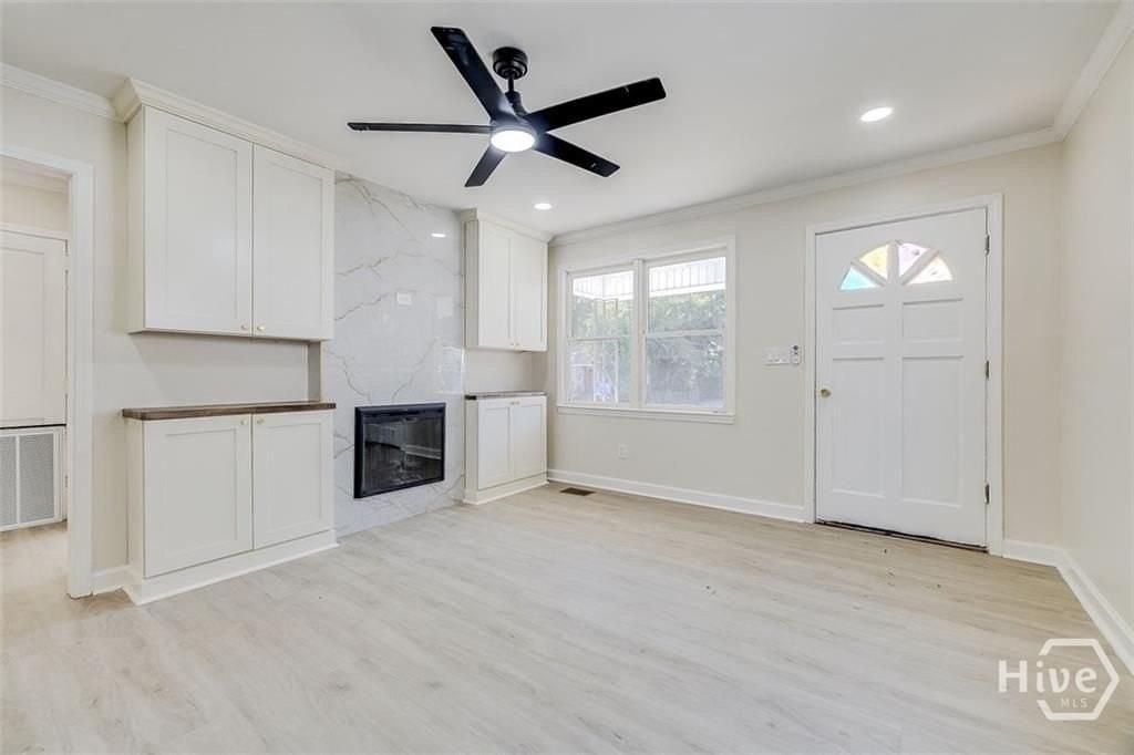 2110 E 56th St - Photo 4 of 31