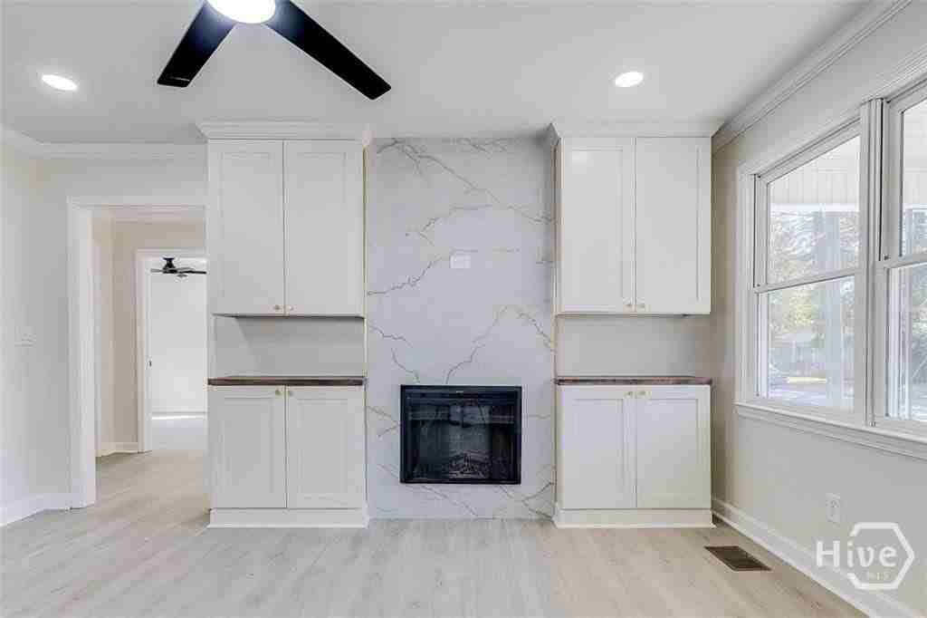 2110 E 56th St - Photo 5 of 31