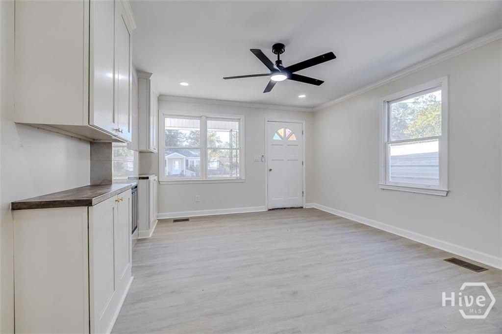 2110 E 56th St - Photo 6 of 31