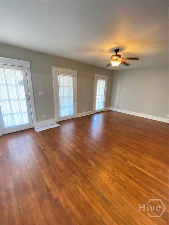 507 E Duffy St - Photo 2 of 9