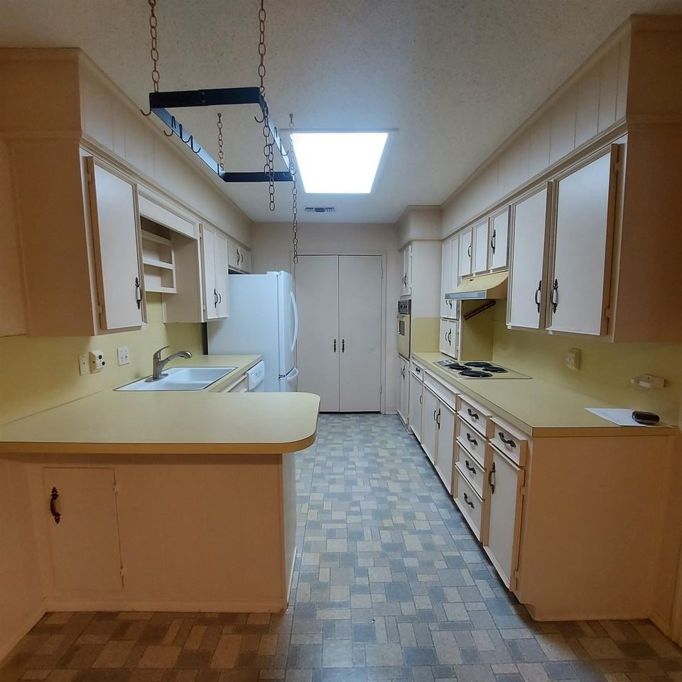 151 Riverside Dr - Photo 4 of 14