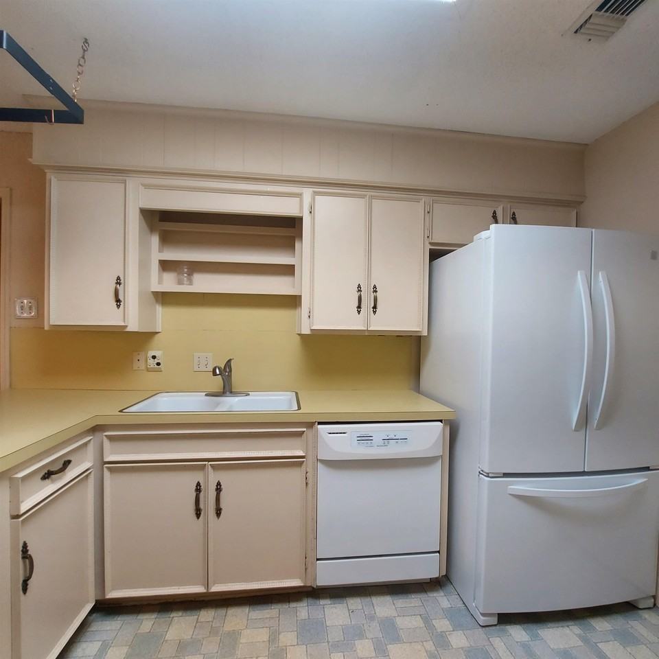 151 Riverside Dr - Photo 5 of 14