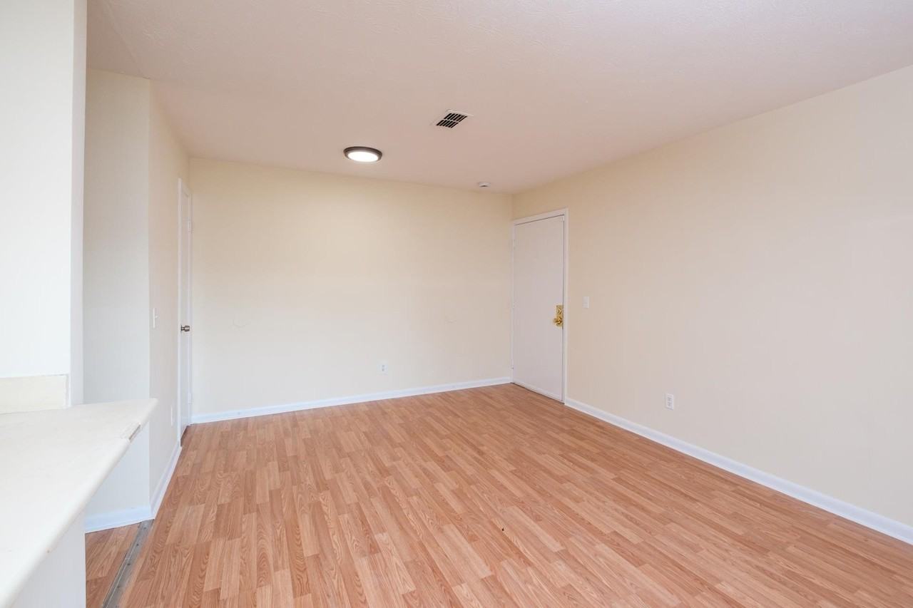 40 South Ave #B - Photo 2 of 17