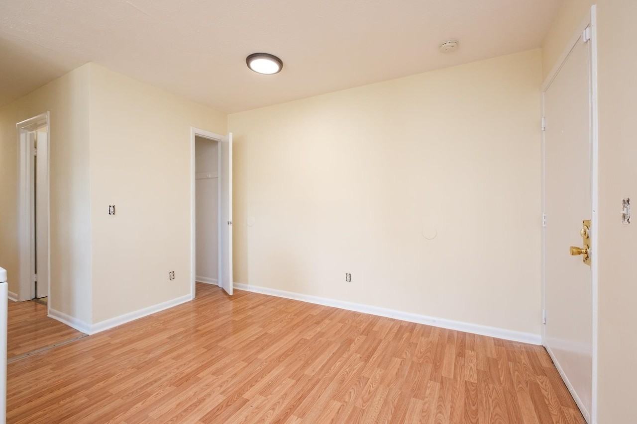40 South Ave #B - Photo 4 of 17