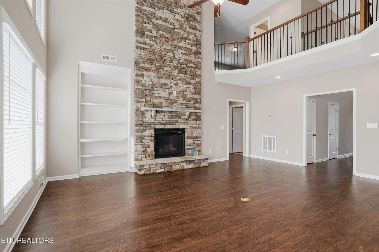 2553 Windjammer Ln - Photo 7 of 36