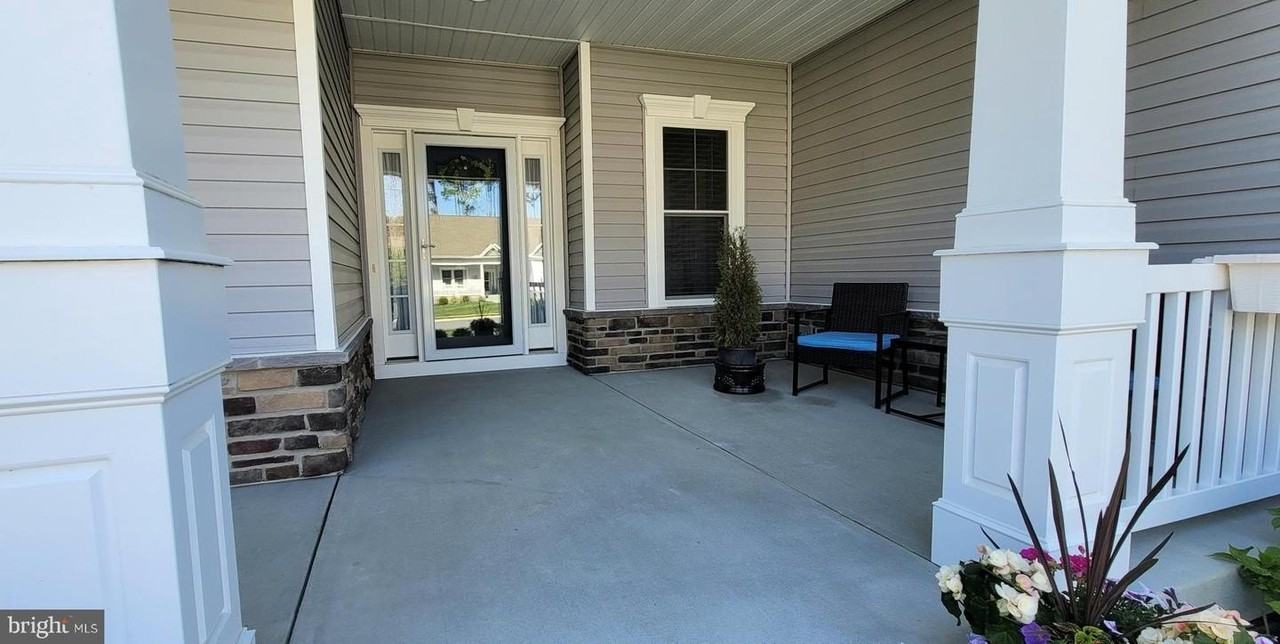 18161 Emerson Way - Photo 3 of 20