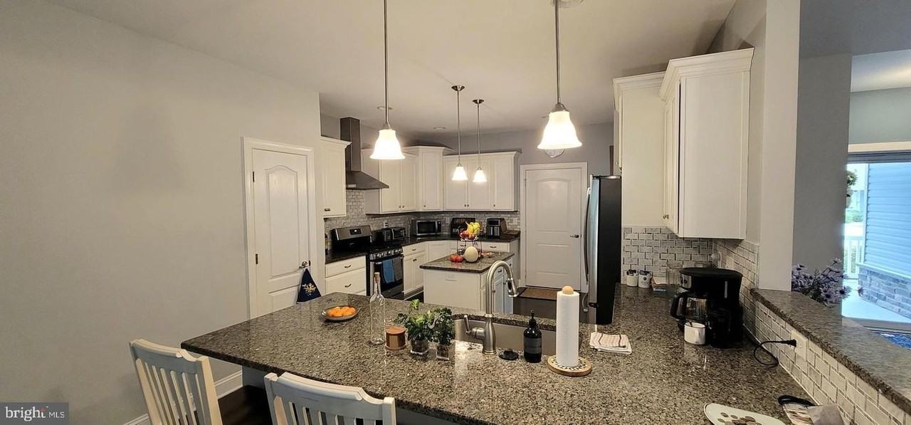 18161 Emerson Way - Photo 5 of 20