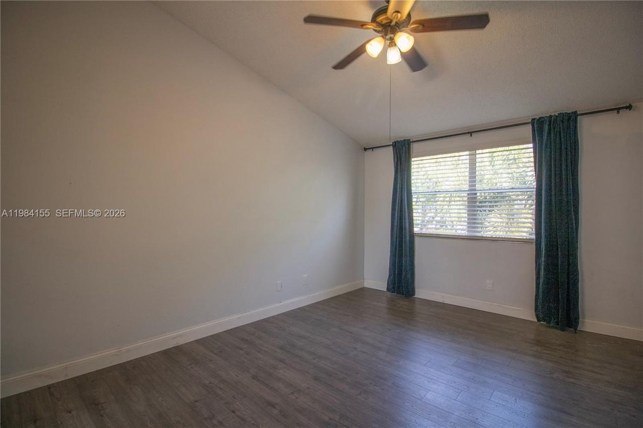 4844 Grapevine Way - Photo 5 of 26