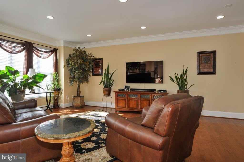 5306 Sandyford St - Photo 3 of 40