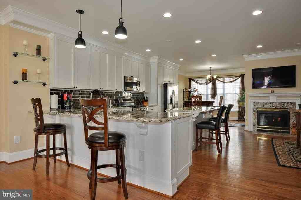 5306 Sandyford St - Photo 6 of 40