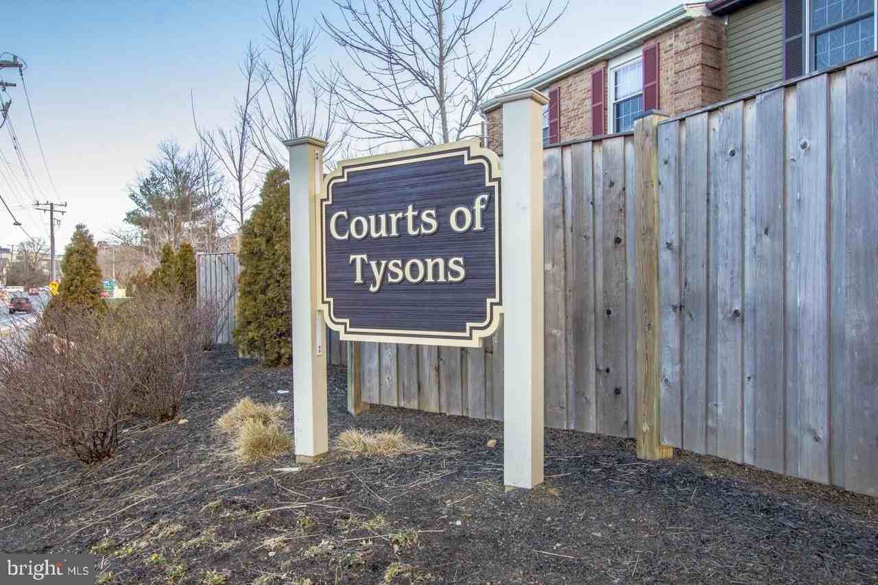 8035 Tyson Oaks Cir - Photo 2 of 17