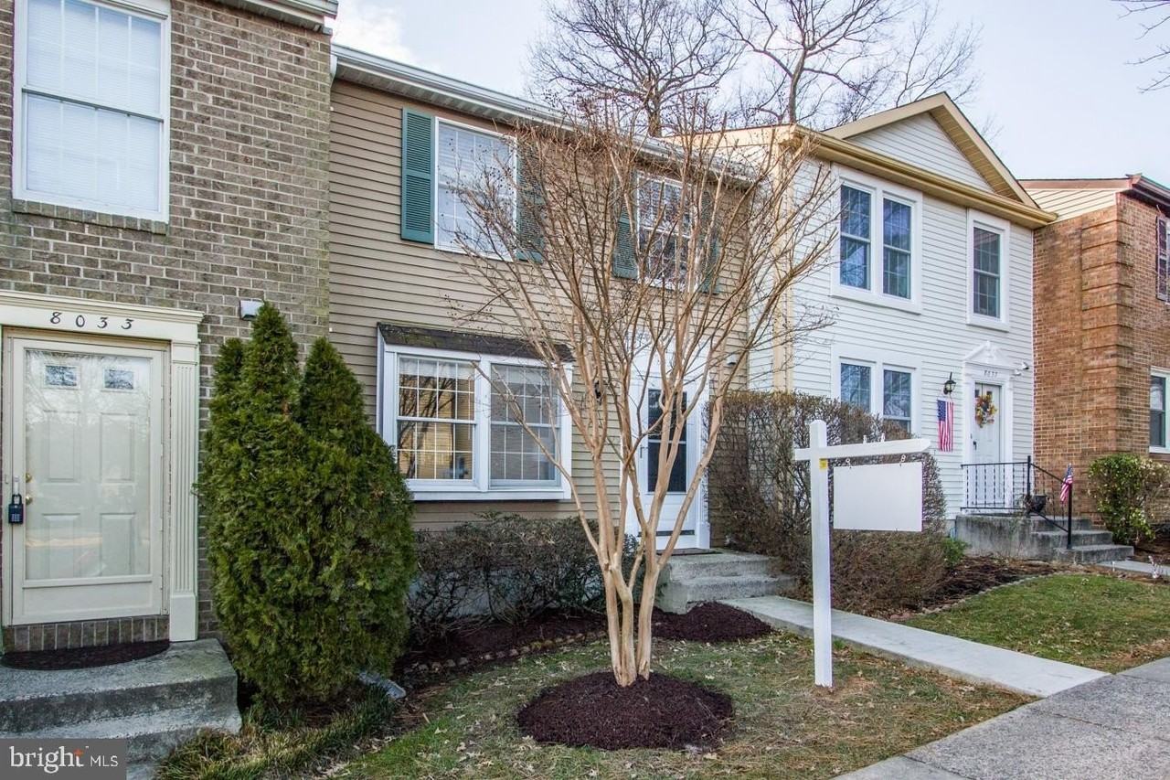 8035 Tyson Oaks Cir - Photo 3 of 17