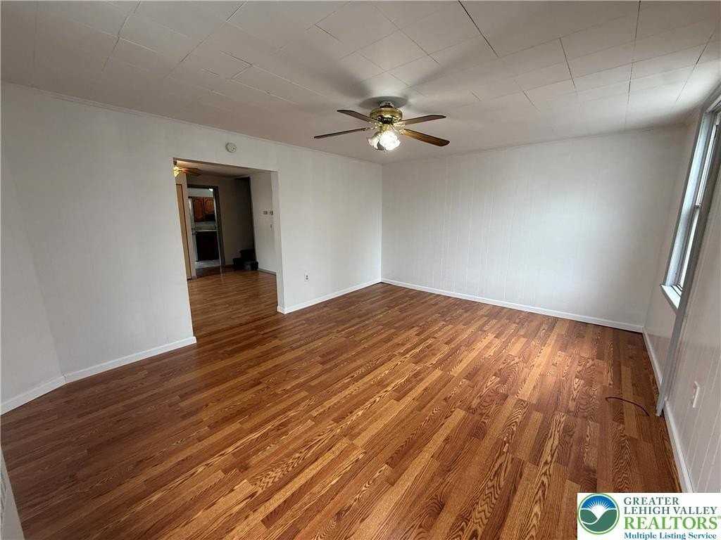 27 W Allen St - Photo 4 of 15