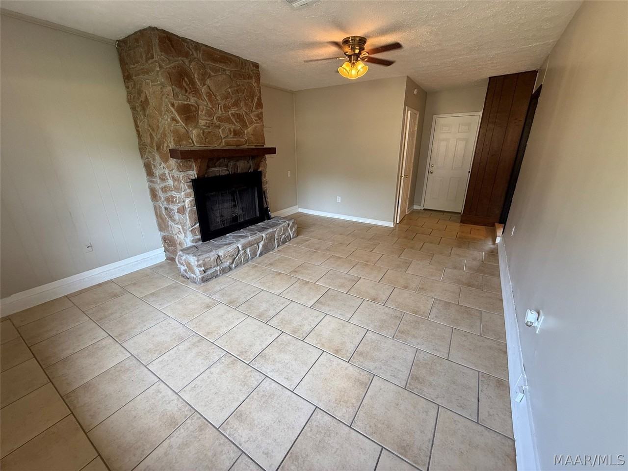 113 Lori St - Photo 4 of 34