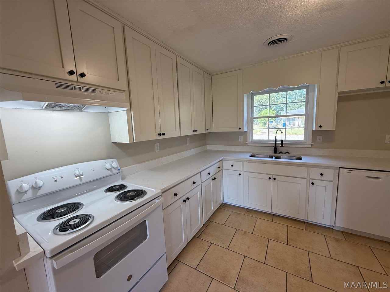 113 Lori St - Photo 6 of 34