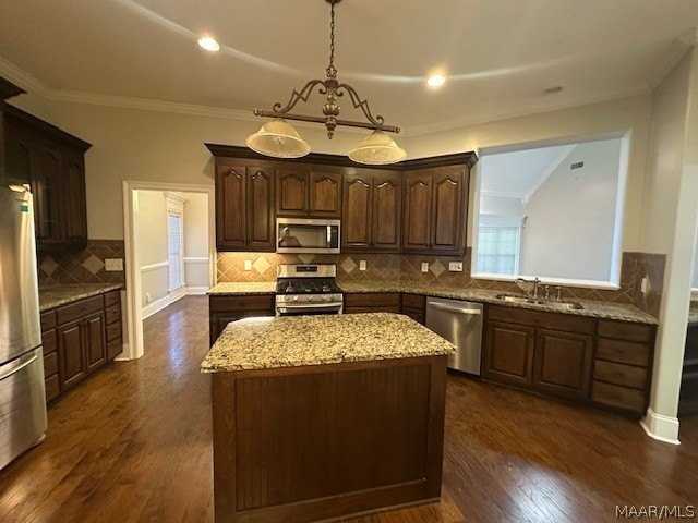 502 Ambrose Ln - Photo 5 of 29