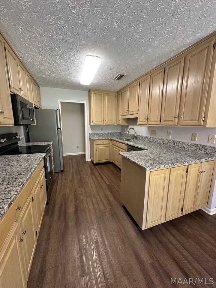 7204 Brampton Ln - Photo 5 of 19