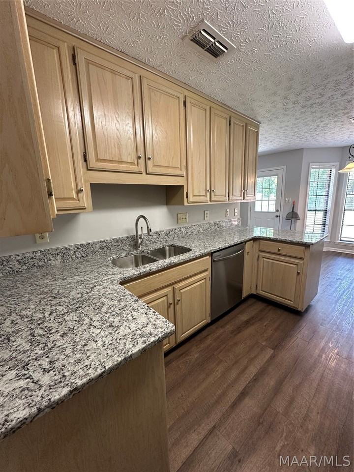 7204 Brampton Ln - Photo 6 of 19