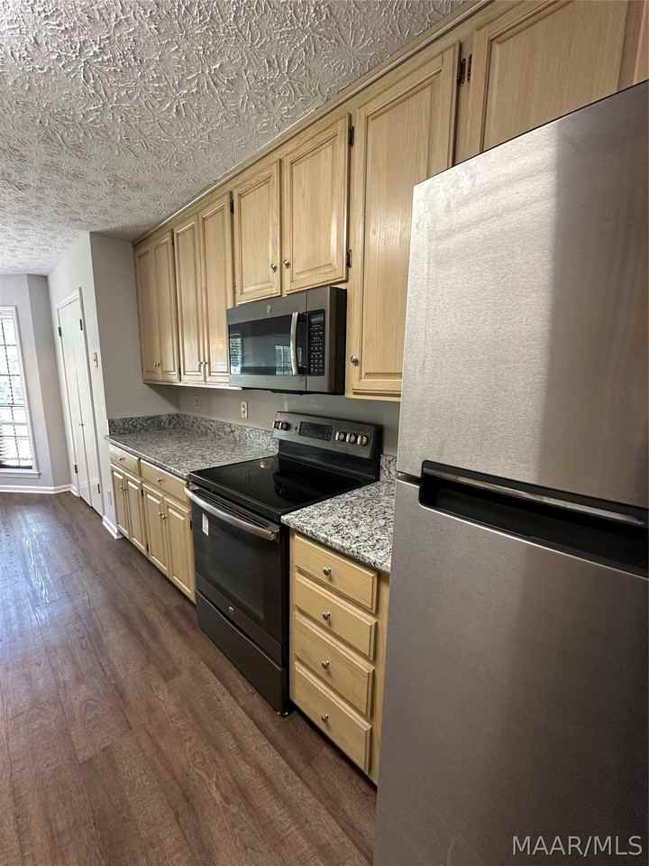 7204 Brampton Ln - Photo 7 of 19