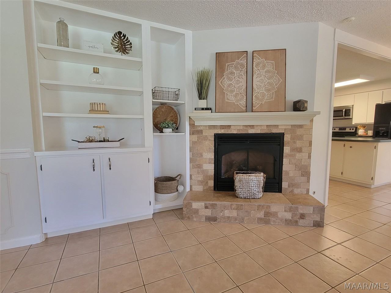 8107 Pinto Ln - Photo 5 of 34