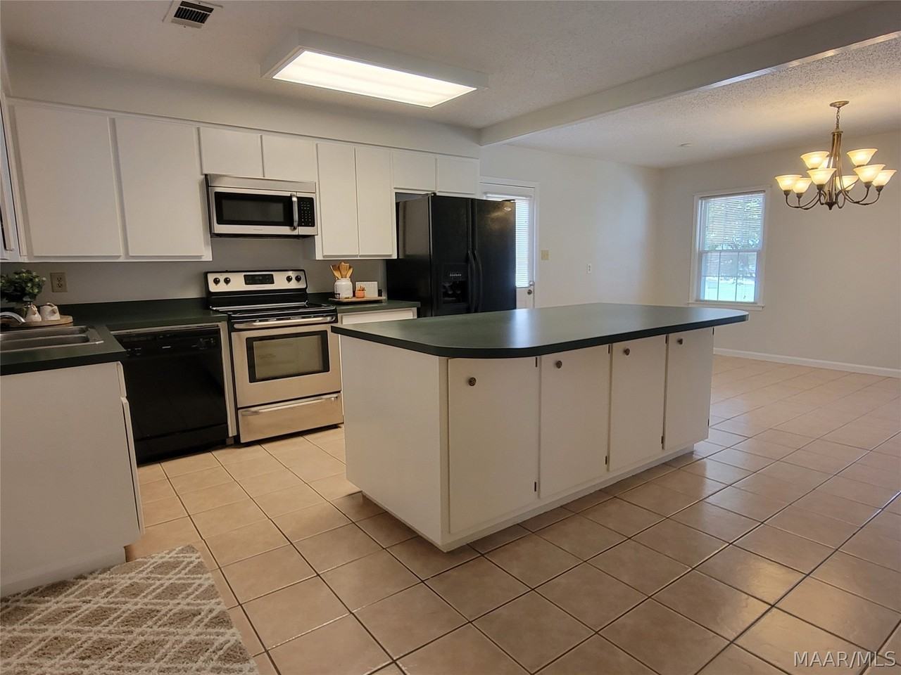 8107 Pinto Ln - Photo 7 of 34