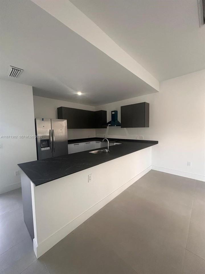 538 Nw 17th Ave #0 - Photo 2 of 36