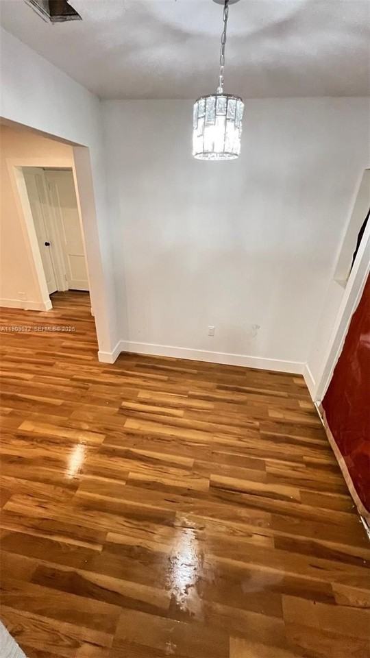 707 N J St - Photo 4 of 10