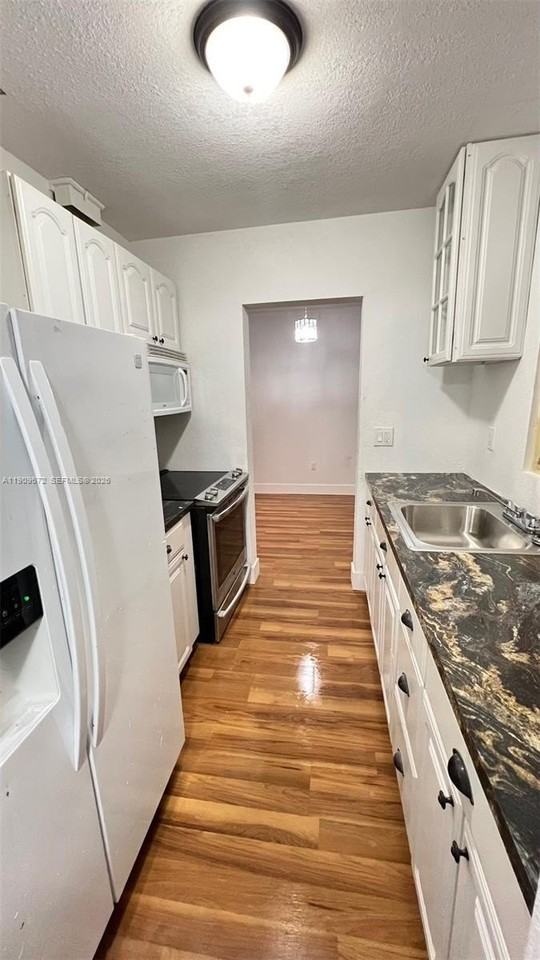 707 N J St - Photo 5 of 10