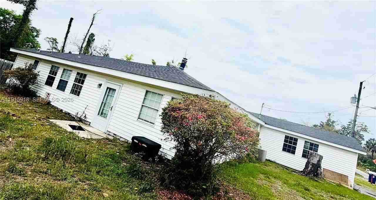 3900 W 17th St - Photo 3 of 13