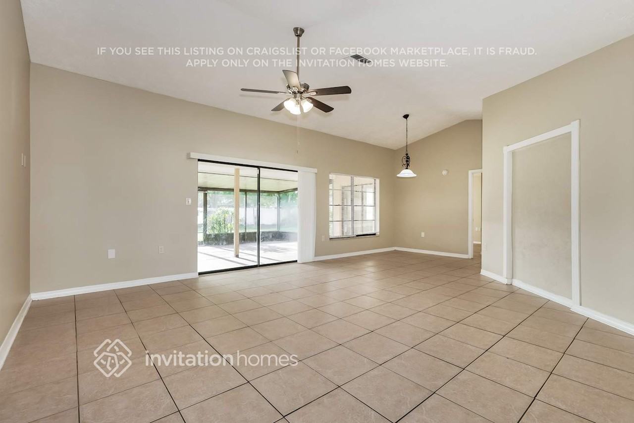 1726 Lake Crest Ave - Photo 4 of 17