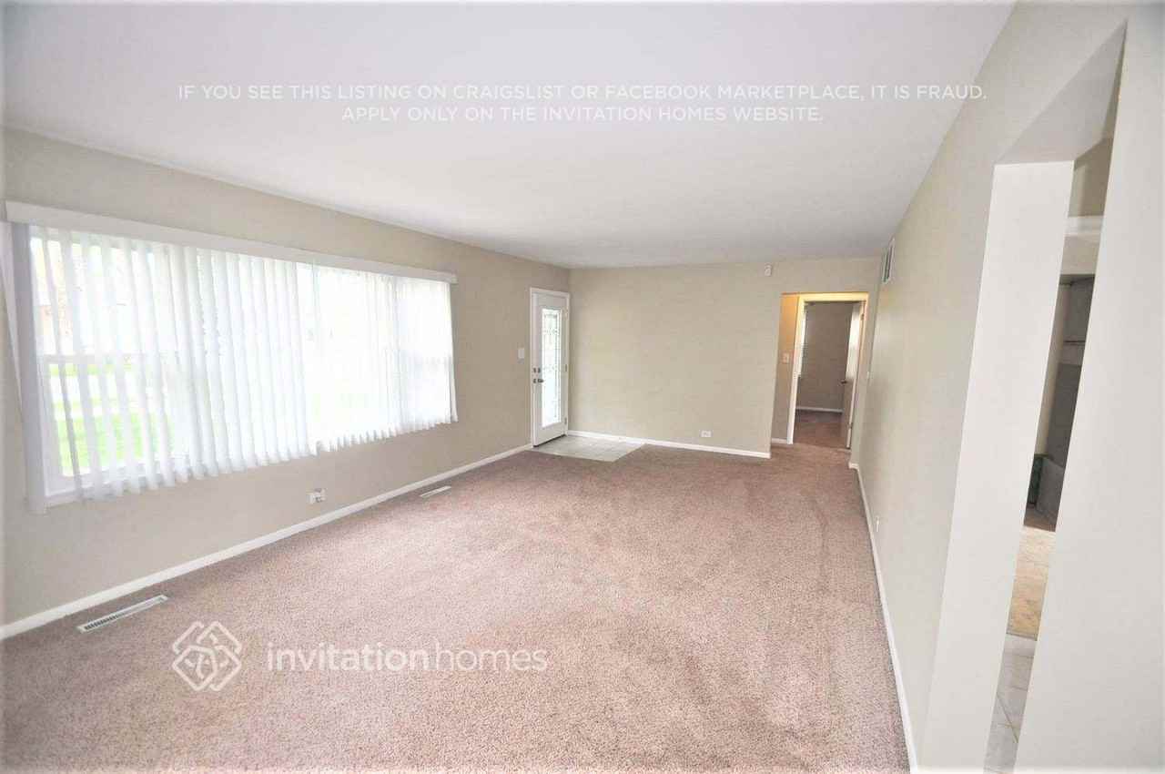 9705 S 54th Ave - Photo 2 of 10