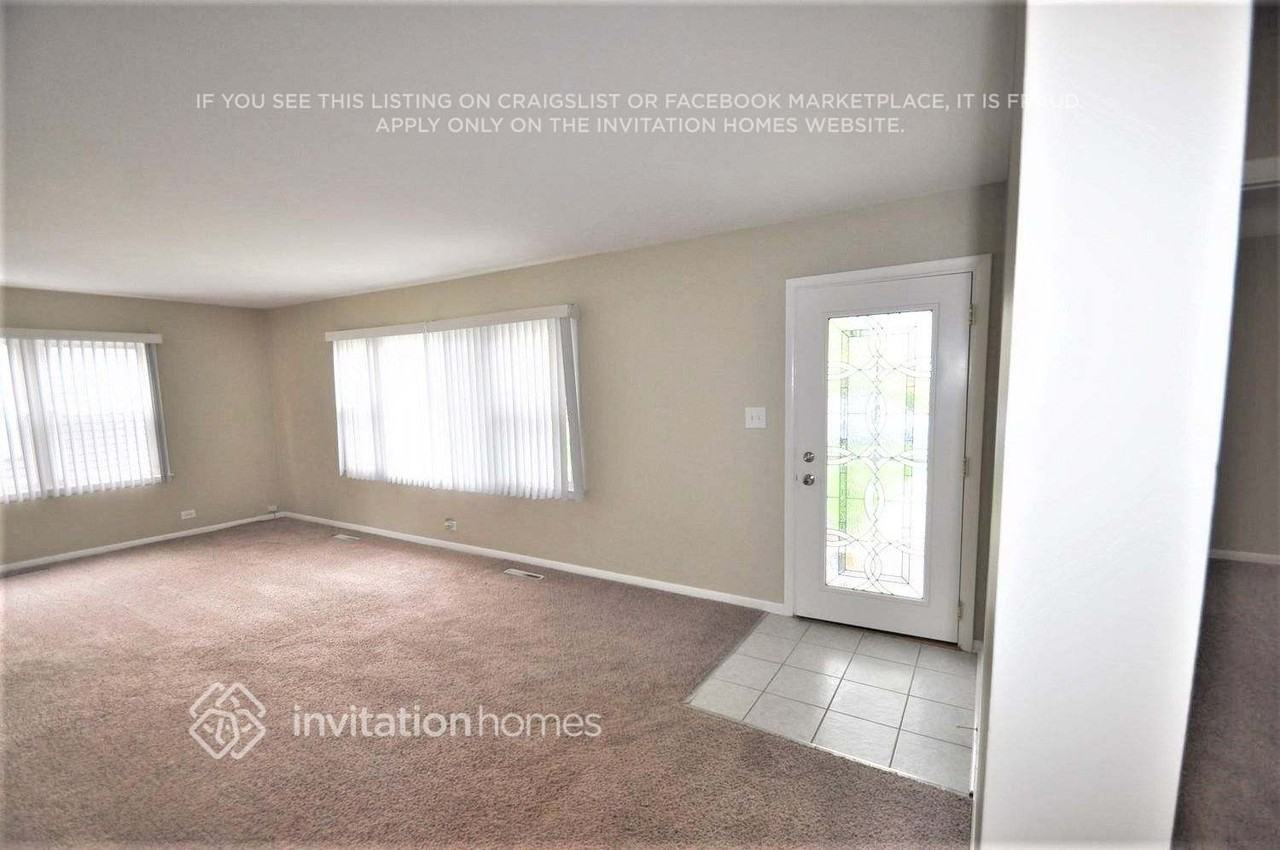 9705 S 54th Ave - Photo 3 of 10