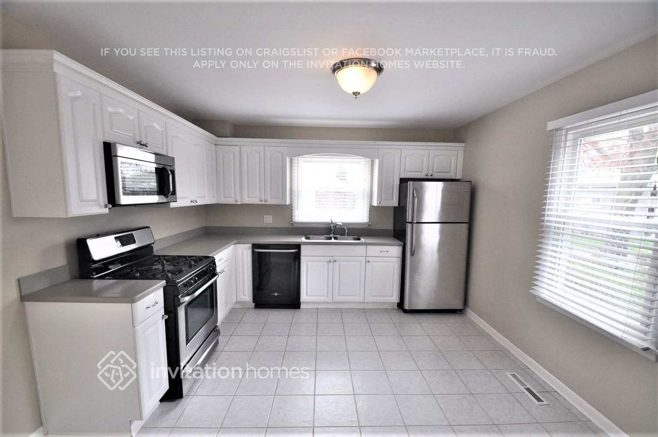 9705 S 54th Ave - Photo 4 of 10