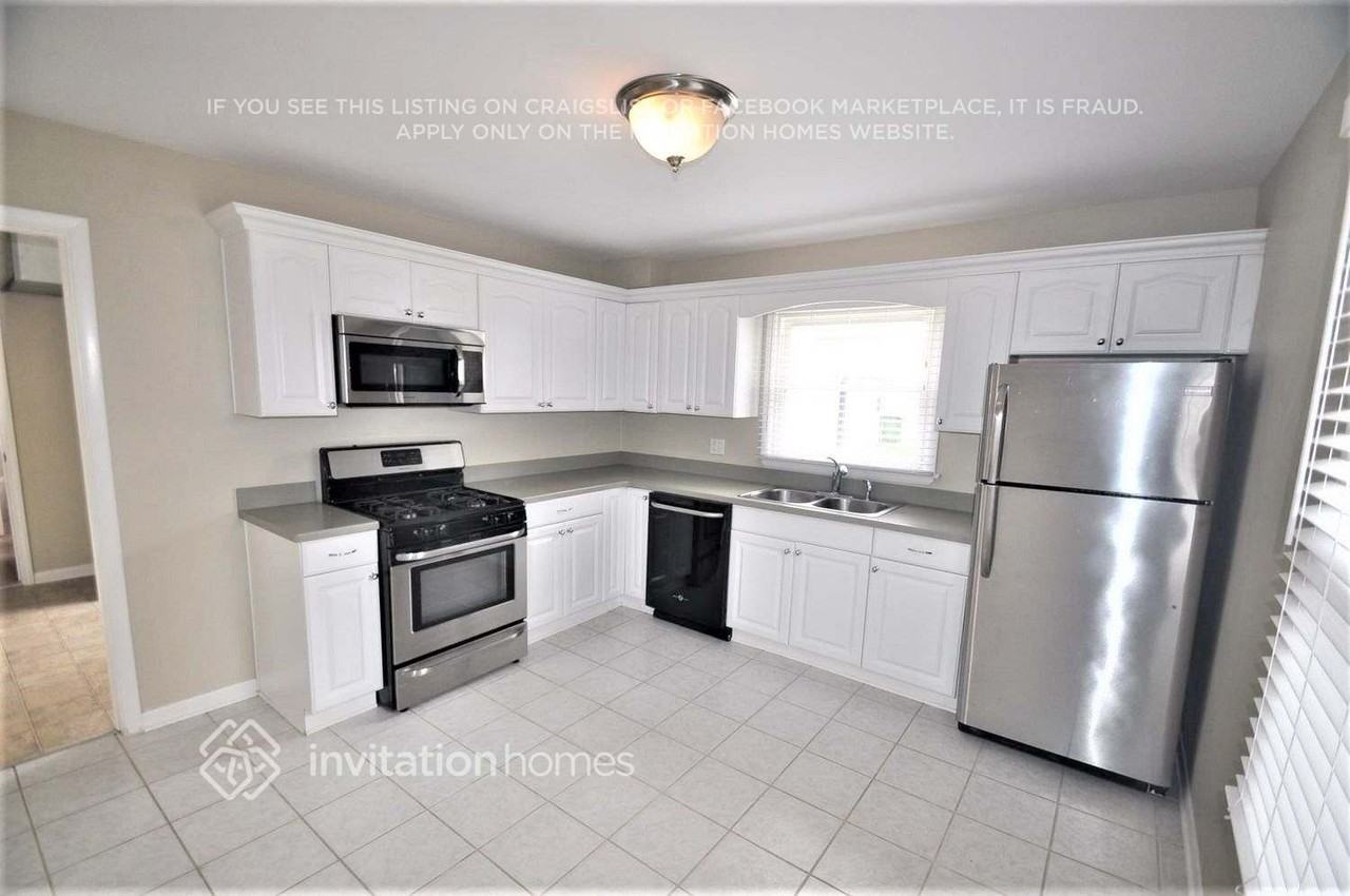 9705 S 54th Ave - Photo 5 of 10