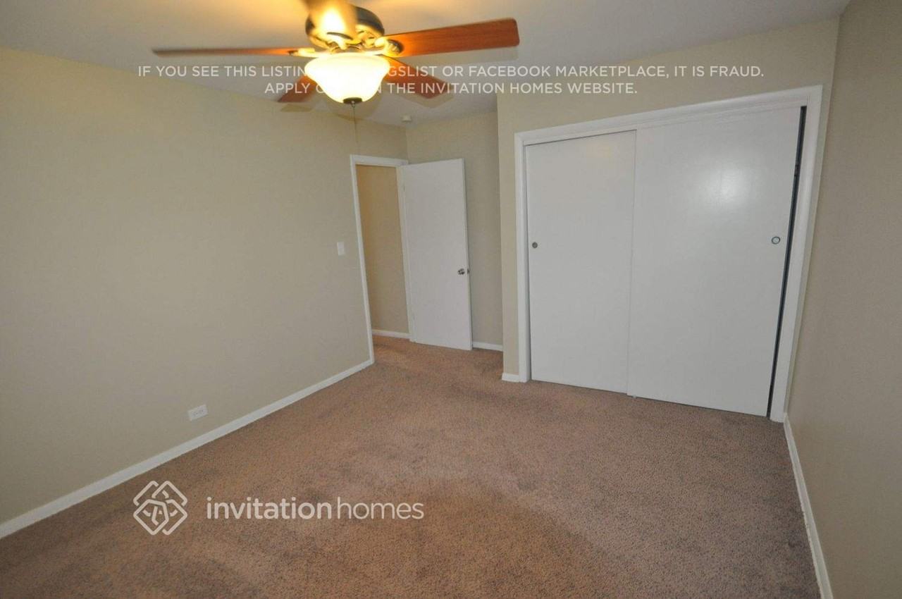 9705 S 54th Ave - Photo 7 of 10