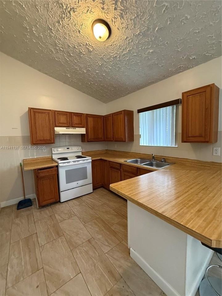 13628 Sw 287th Ln - Photo 2 of 17