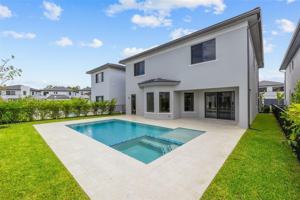 featured image of 19670 Ne 14th Ct #19670