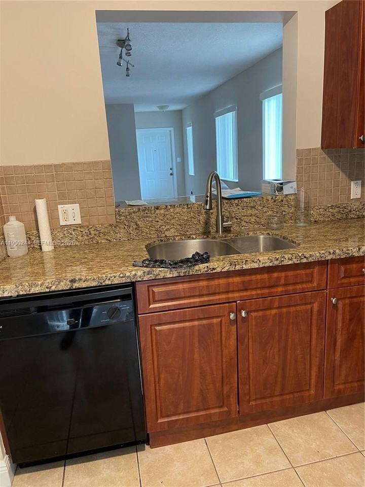 4785 Sw 62nd Ave #101 - Photo 5 of 13