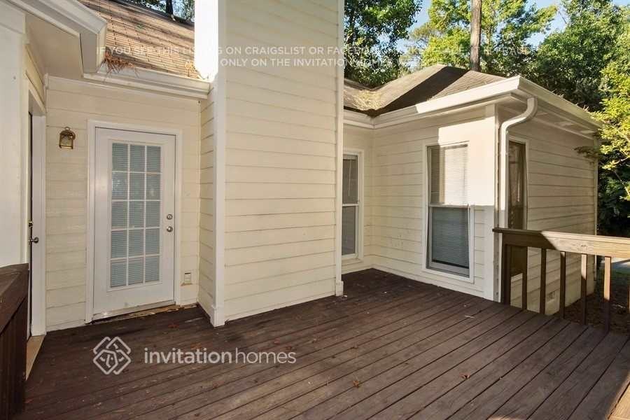 235 Fairview Chase - Photo 2 of 5