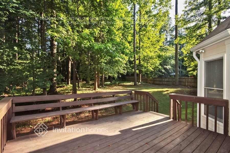 235 Fairview Chase - Photo 3 of 5