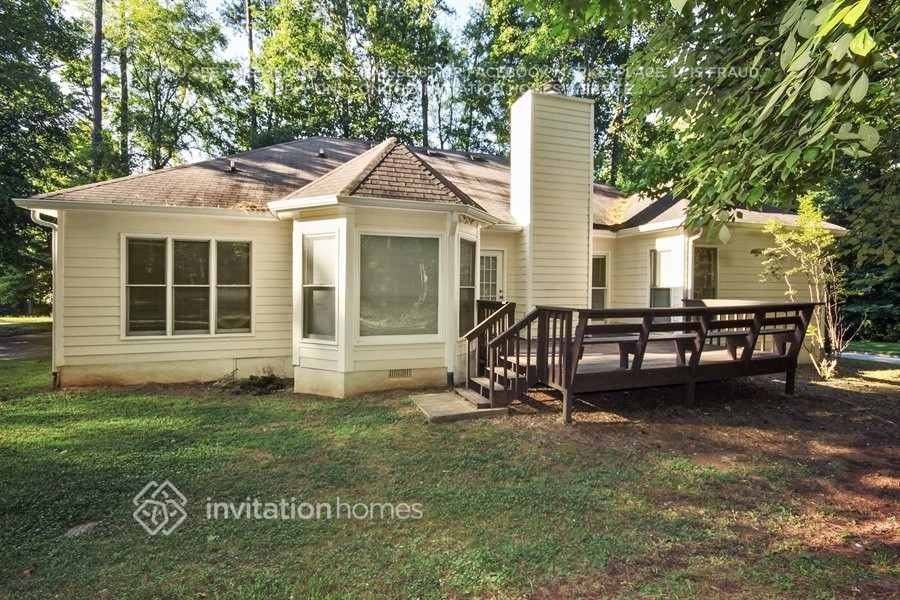 235 Fairview Chase - Photo 4 of 5