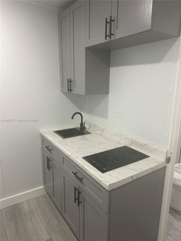 19215 Nw 7th Ct #B - Photo 2 of 5