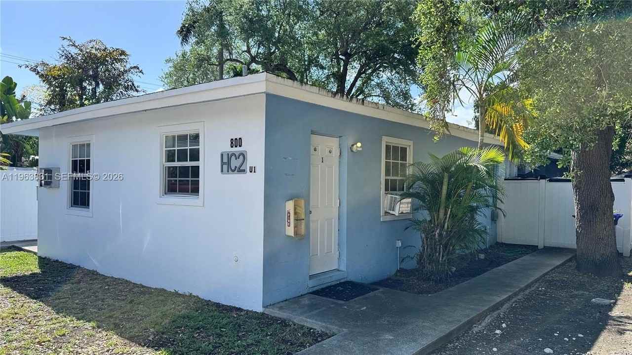 800 Se 15th St #1 - Photo 3 of 16