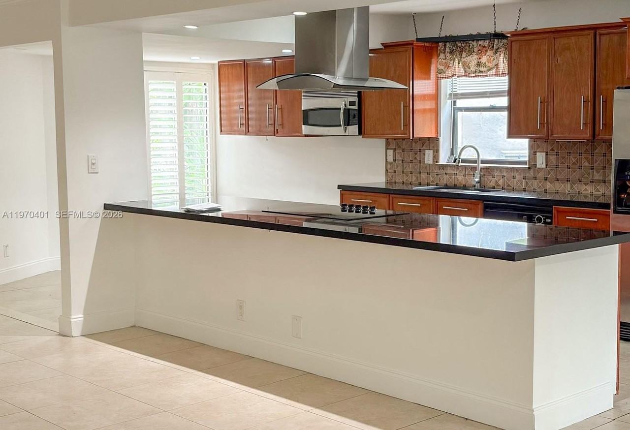 956 Mockingbird Ln #500 - Photo 7 of 39