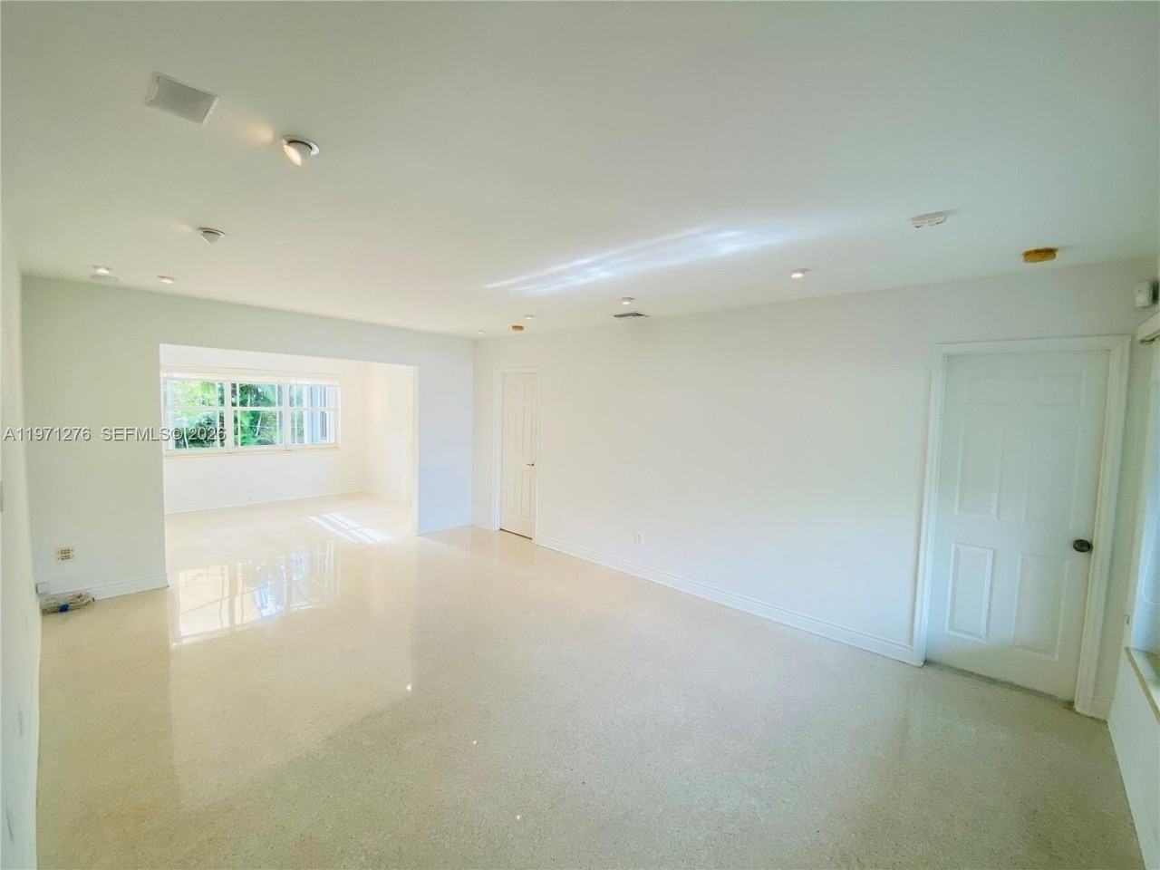 8959 Dickens Ave - Photo 3 of 28
