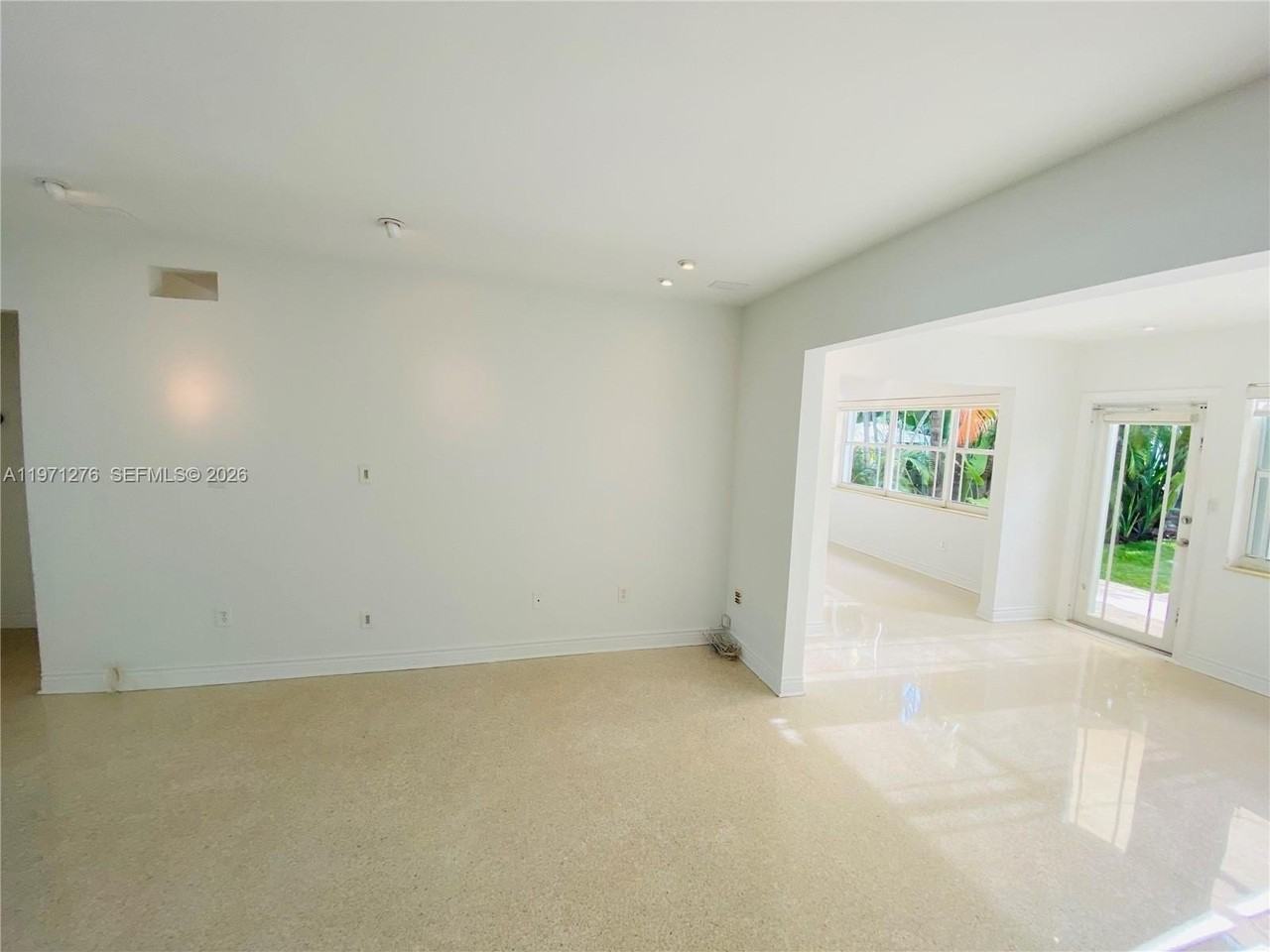8959 Dickens Ave - Photo 4 of 28