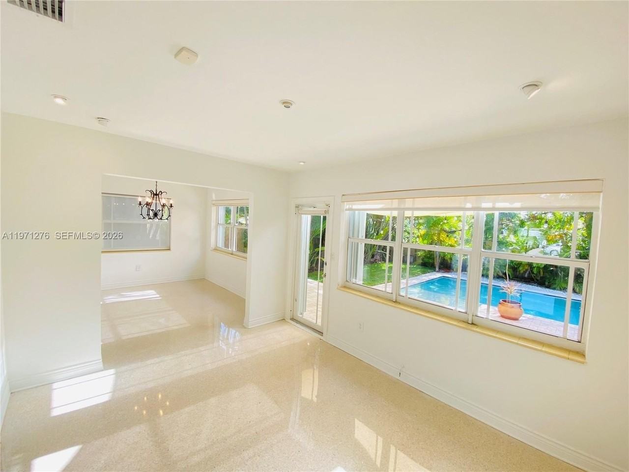 8959 Dickens Ave - Photo 5 of 28