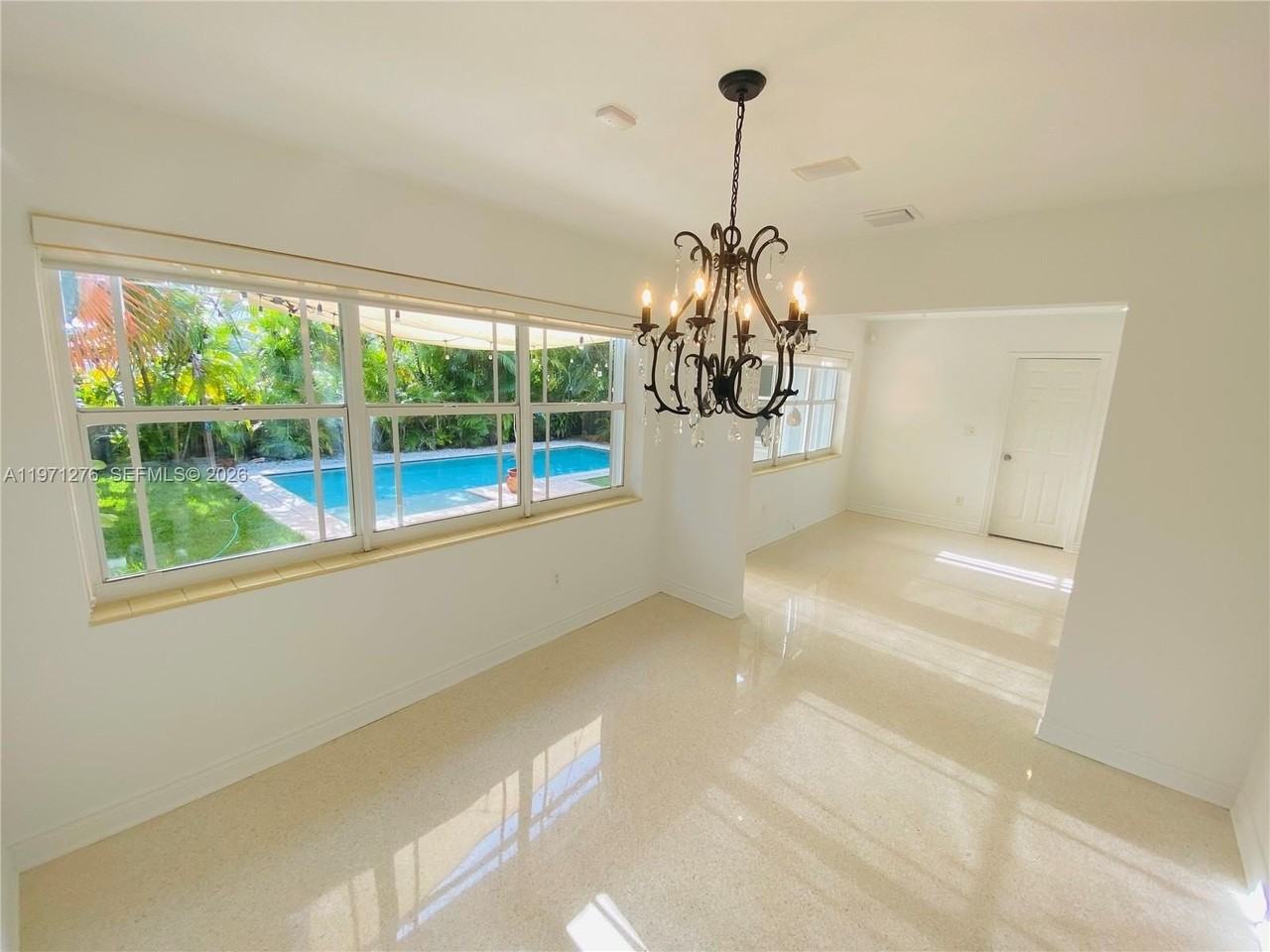 8959 Dickens Ave - Photo 6 of 28
