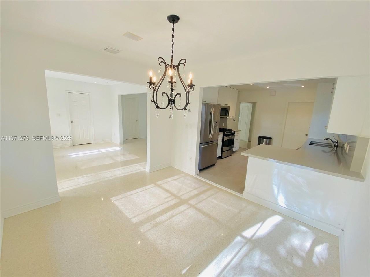 8959 Dickens Ave - Photo 7 of 28